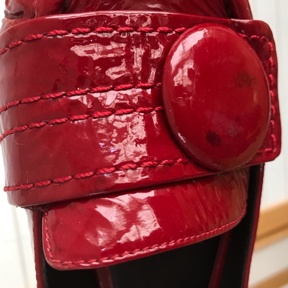 Size 8.5 kate spade red patent loafer big button - Picture 5 of 8